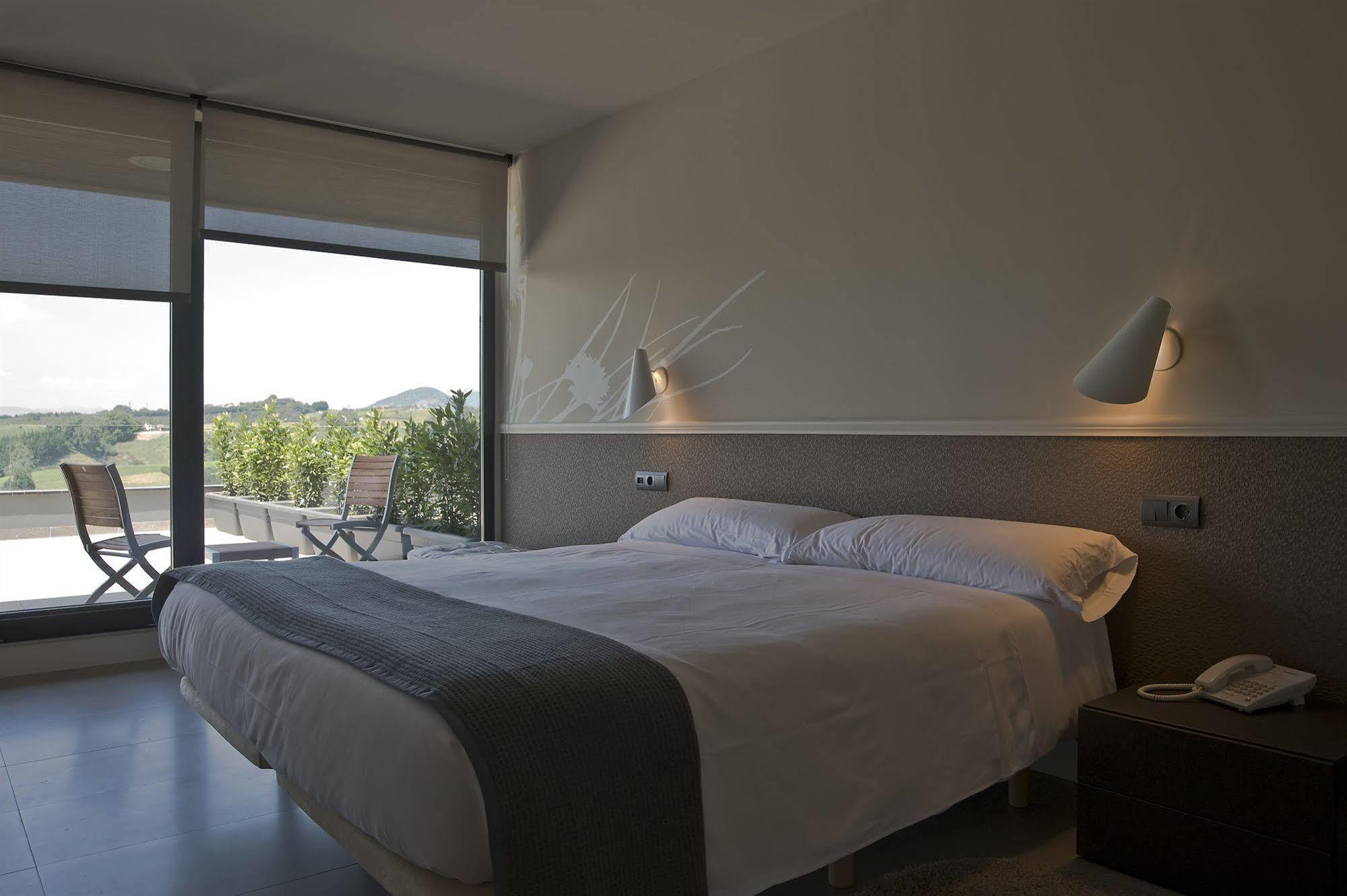 Irenaz Resort Apartamentos San Sebastian Room photo